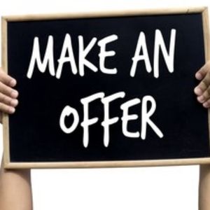 MAKE AN OFFER 😊